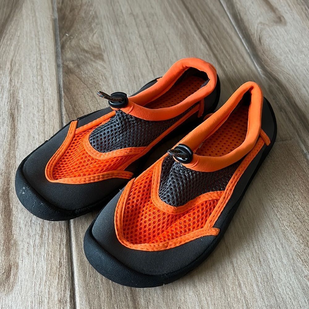 WONDER NATION Water Shoes Size 2-3